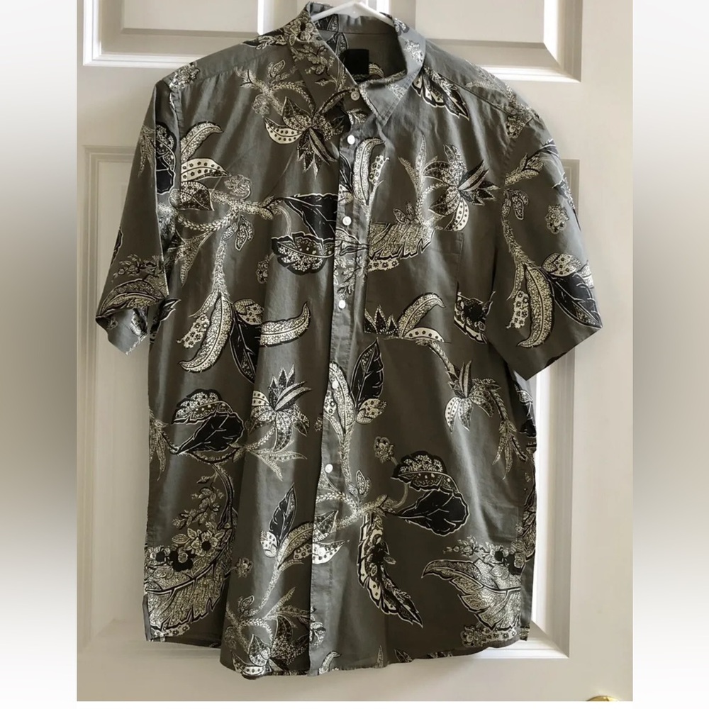 H&M Button Down Shirt Short Sleeves Floral Olive Green Men's Size Medium